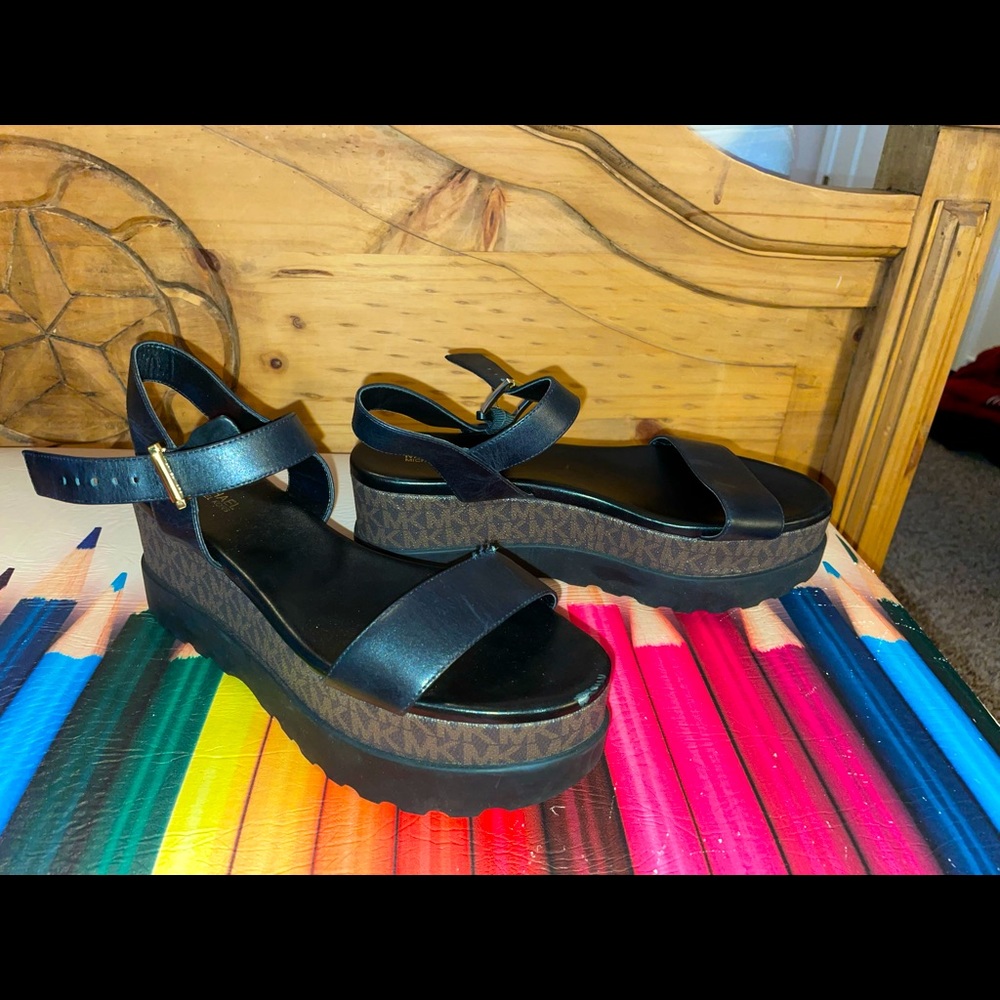 SIZE 9 MICHAEL KORS WEDGED SANDALS